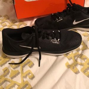 Nike women’s Flex supreme